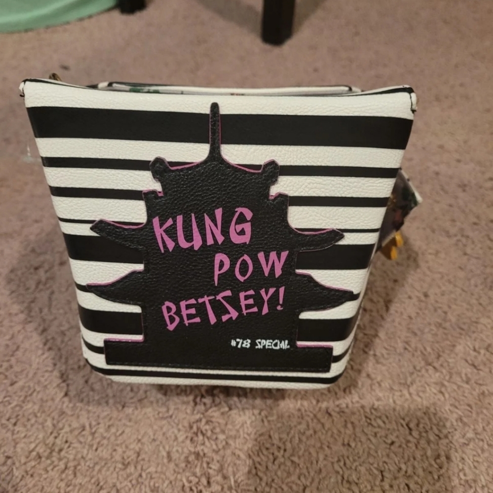 Kung Pao Betsey Cluth/Crossbody